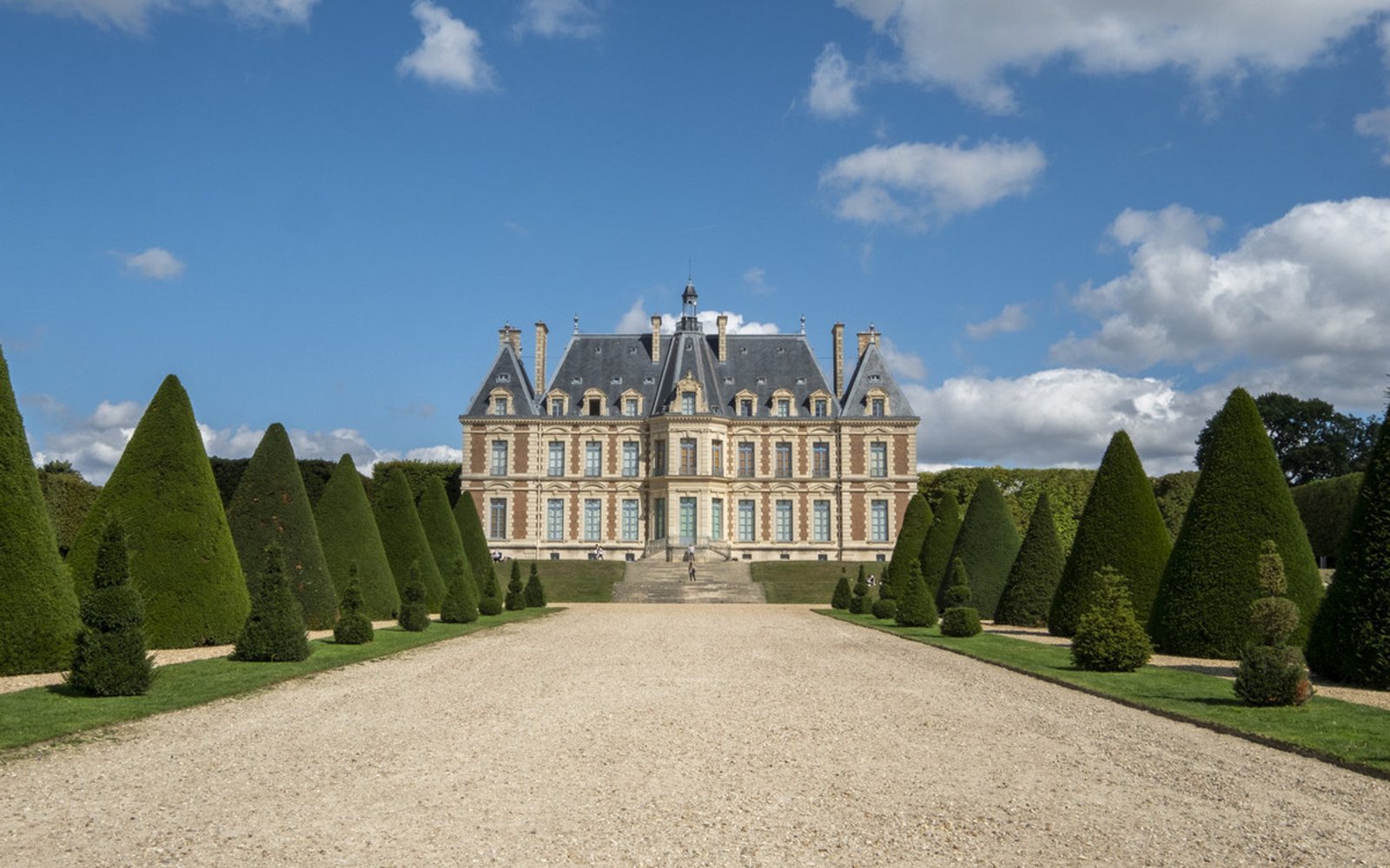 The château and formal gardens at Domaine de Sceaux